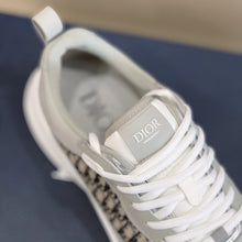 Load image into Gallery viewer, B25 Runner Sneaker
