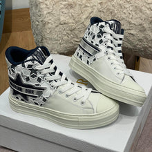 Load image into Gallery viewer, Walk’N’Dior Star Sneaker
