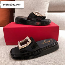 Load image into Gallery viewer, Slide Strass Buckle Mules in Patent Leather
