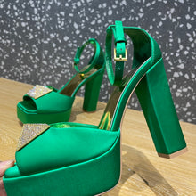 Load image into Gallery viewer, One Stud Open-Toe Satin Platform Pump
